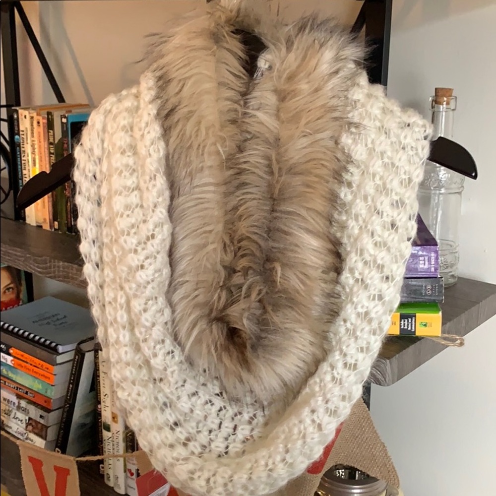 Brand New | Knit & Faux Fur Circle Scarf